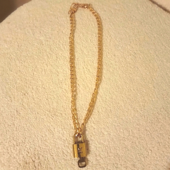 Louis Vuitton Gold Tone Key and Lock w/Unbranded Chain - Picture 2 of 6